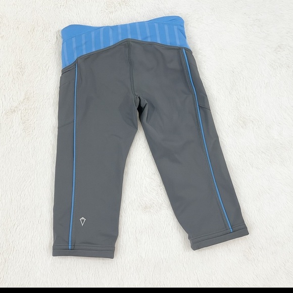 Ivivva by lululemon cropped capris leggings in grey in blue - Picture 8 of 8